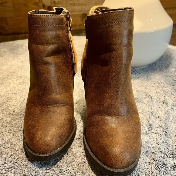 Candie's Brown Ankle Boots with Chunky Heel - Picture 4 of 7